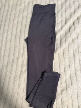 Seamless High-Waist Athletic Leggings Grey- never worn Small Compression